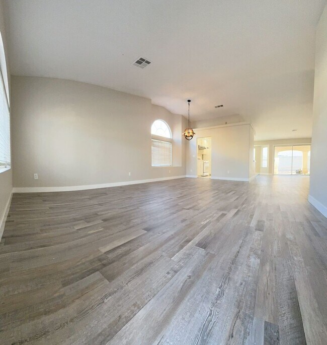 Foto del edificio - Newly Remolded Open Floor Plan One-Story 3 bedrooms & 2 Baths Home