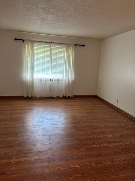 Building Photo - 324 Forest Dr