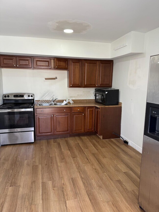 Kitchen - 2730 S Dixie Hwy