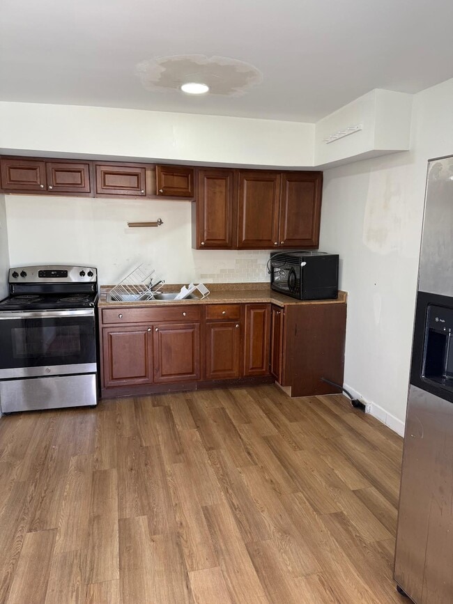 Kitchen - 2730 S Dixie Hwy