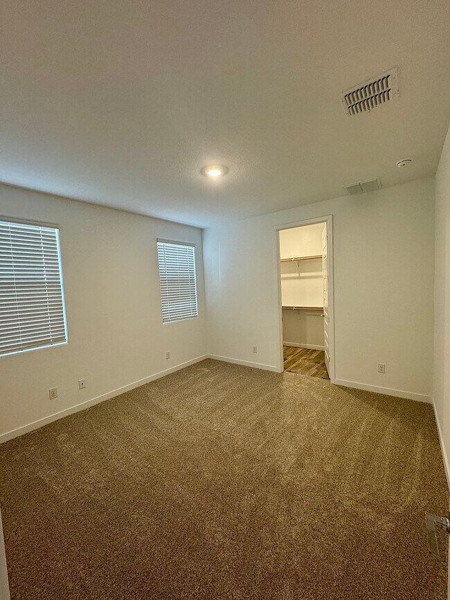Foto del edificio - 15578 W Miami St