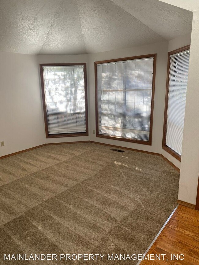 Building Photo - 3 br, 2.5 bath House - 10693 SW KENT ST