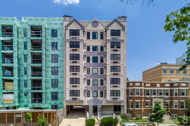 Foto del edificio - 3217 Wisconsin Ave NW