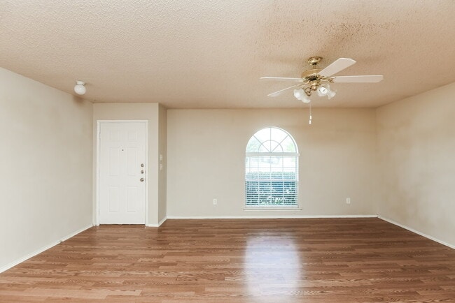 Foto del edificio - 617 Sawyer Dr