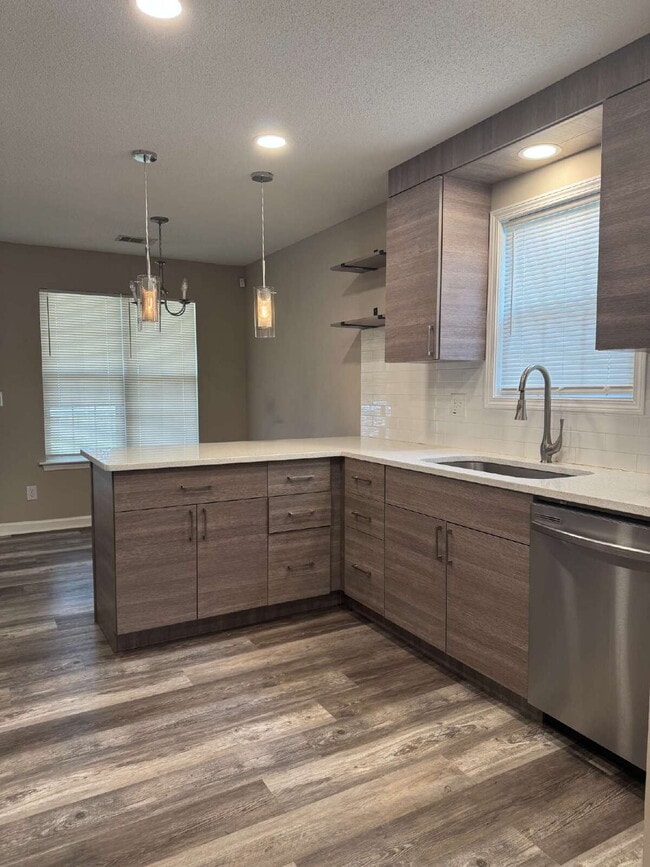 Foto del edificio - 115 Lauren Ln