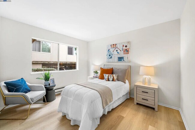 Foto del edificio - 1327 Webster St