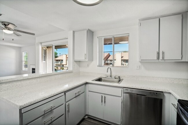 Building Photo - Desert Oasis Apartments