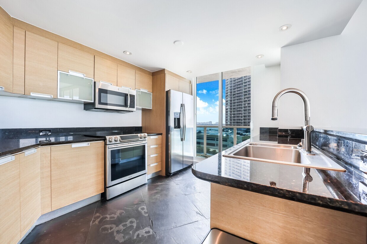 Foto principal - 1881 79th Street Causeway