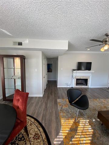Foto del edificio - 8750 Park Ln