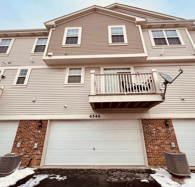 Building Photo - 6544 Lilac Blvd
