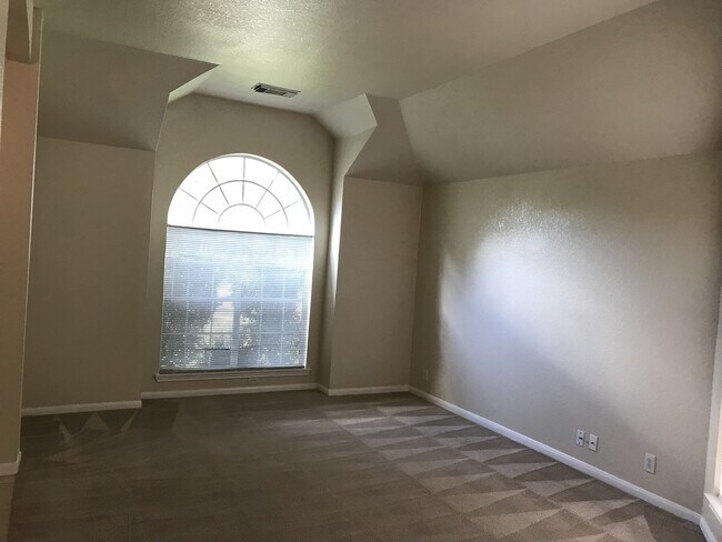 Foto del edificio - 2520 Crested Heights