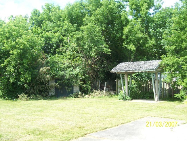 Building Photo - 3 br, 1 bath House - 2279 Douglas Joel Dr