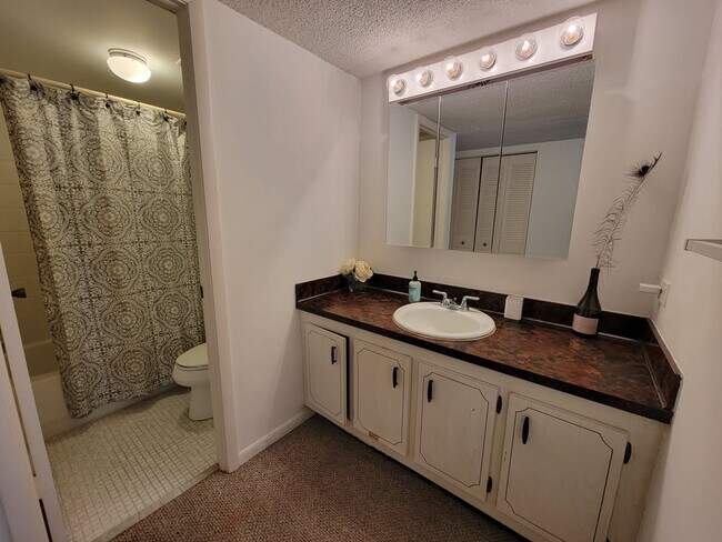Building Photo - 575 Crandon Blvd