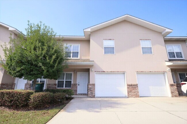 Foto del edificio - "Spacious 3-Bedroom Townhouse in Fort Walton Beach!"