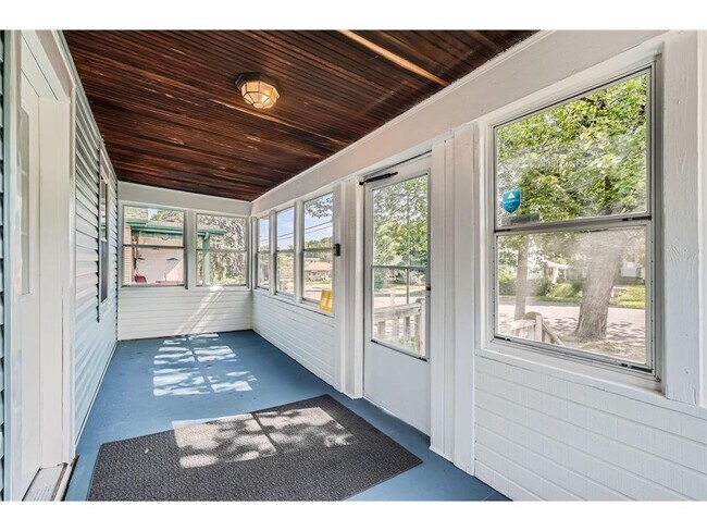 Foto del edificio - 1083 Western Ave N