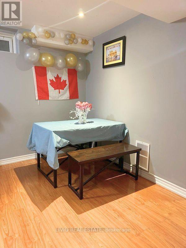 Building Photo - 55 Peachleaf Crescent