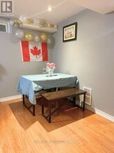 Building Photo - 55 Peachleaf Crescent