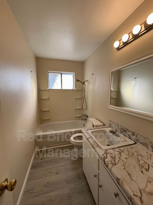 Foto del edificio - 315 Donner Rd