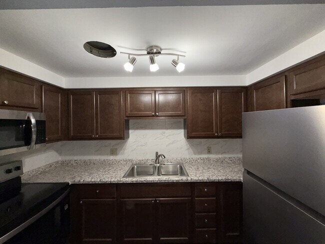 Foto del edificio - 2413 Calypso Rd