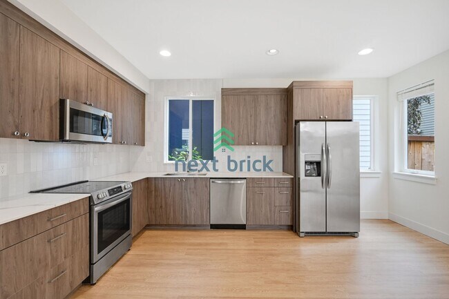 Foto del edificio - Stylish New 2 Bed & 2 Bath Townhouse for Rent