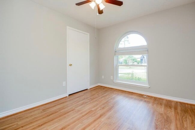 Building Photo - 5834 Fallengate Dr