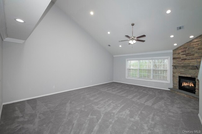 Building Photo - 82 Village Green Dr