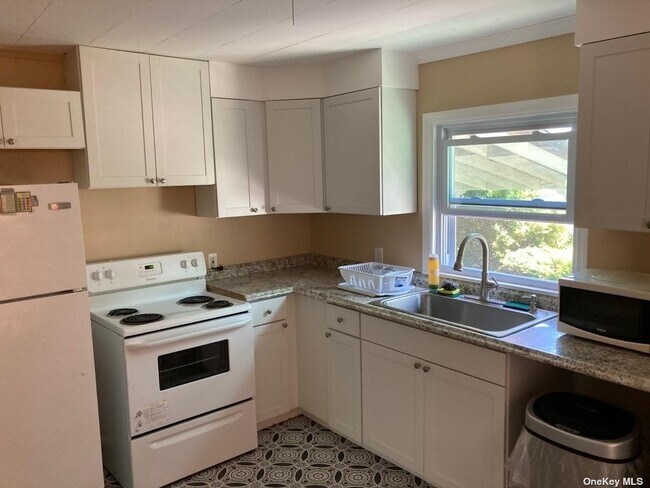 Foto del edificio - 300 Mooney Pond Rd