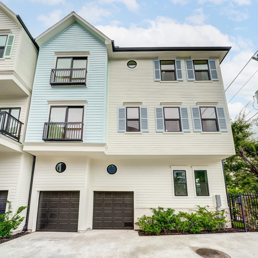 Primary Photo - 1216 W 23rd St