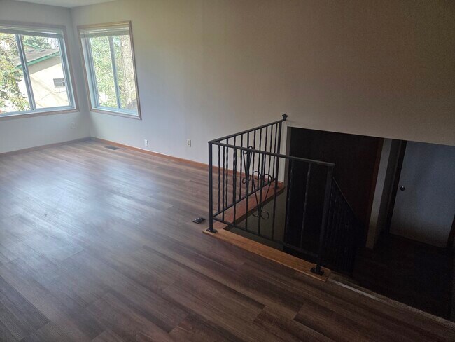 Foto del edificio - 803 1st Ave NW