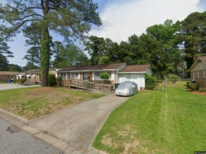 Building Photo - 150 Bardot Ct