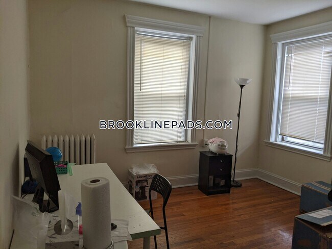 Building Photo - 360 Riverway