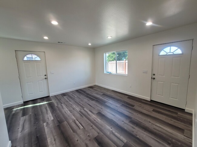 Living Room - 18328 Devlin Ave