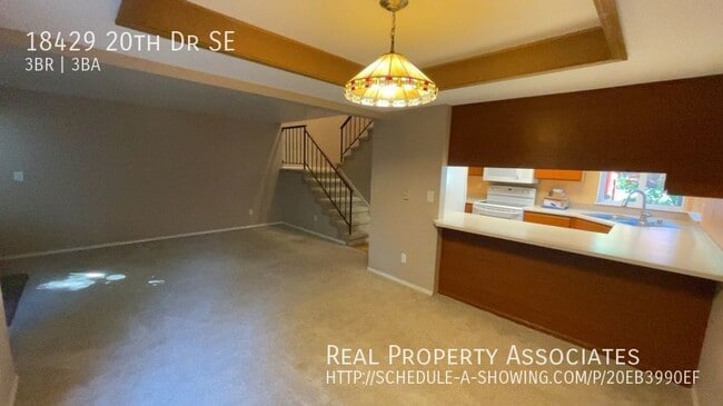 Building Photo - Bothell Townhome