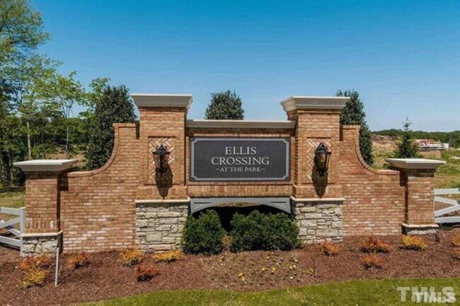 Building Photo - 1117 Commack Dr
