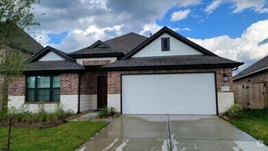 Building Photo - 4703 Preservation Oaks Ln