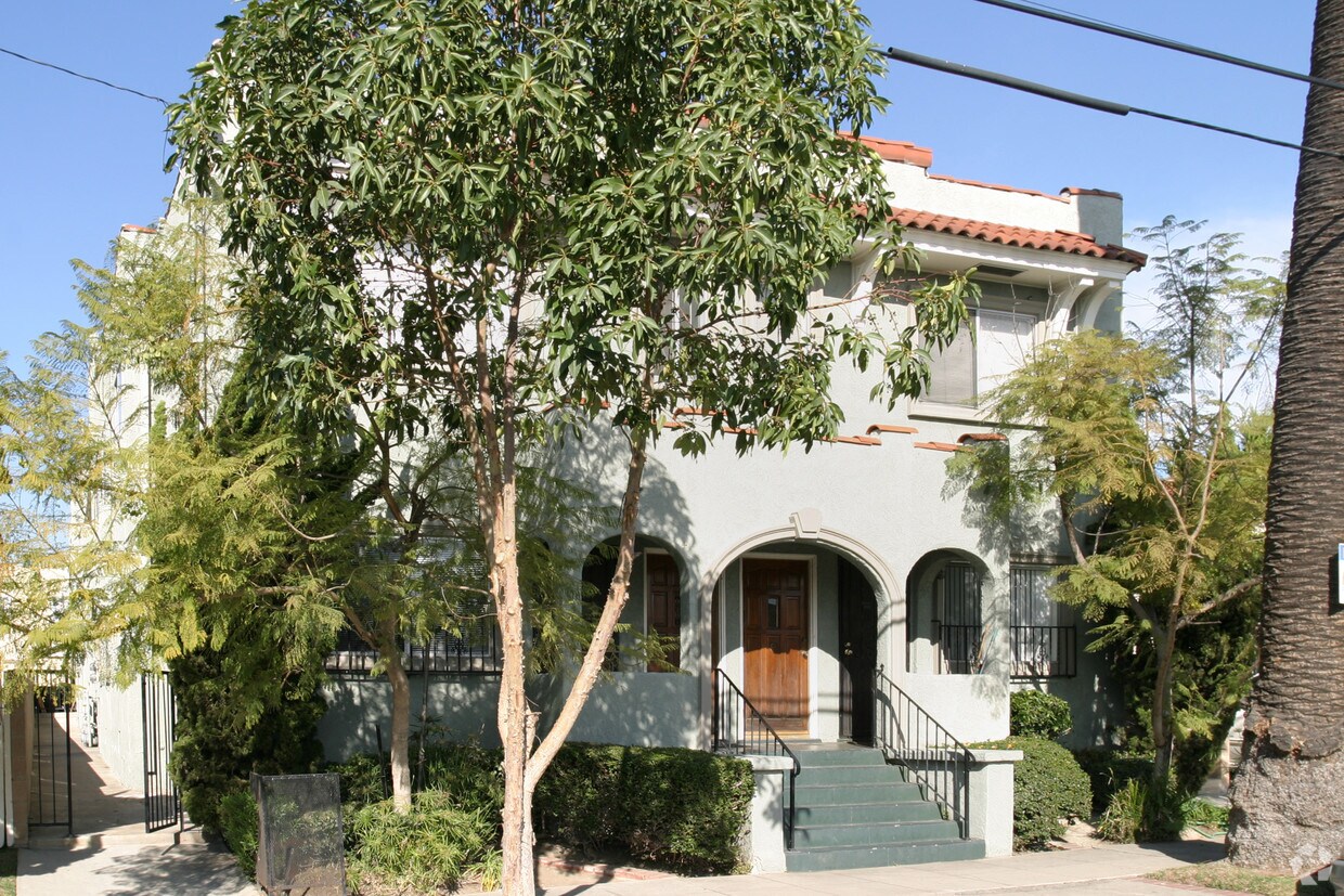 Building Photo - 2833 E 15th St