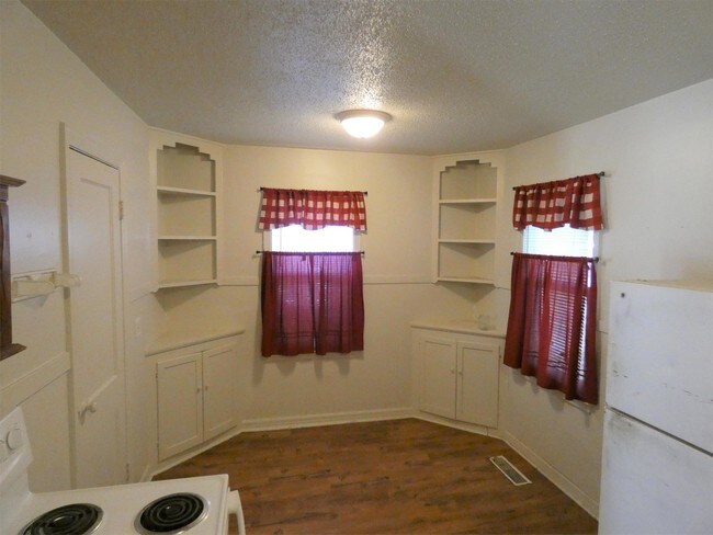 Building Photo - 207 W Fairchild Dr