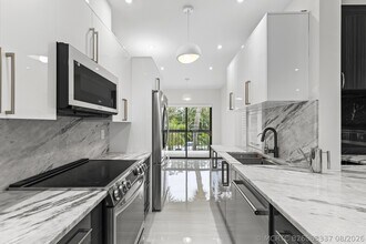 Building Photo - 11311 Pond View Dr