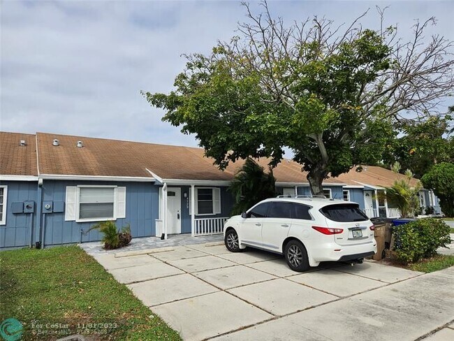Foto del edificio - 4729 NW 4th Terrace