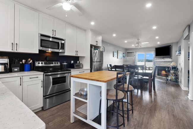 Foto del edificio - 536 N Cogswell Dr