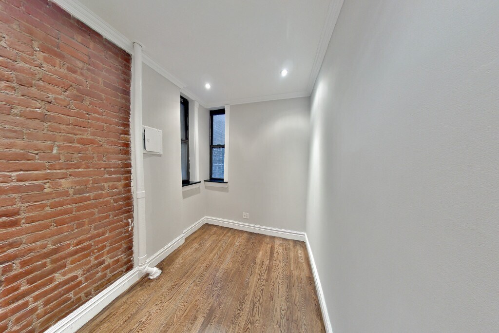 Foto del edificio - 219 E 23rd St