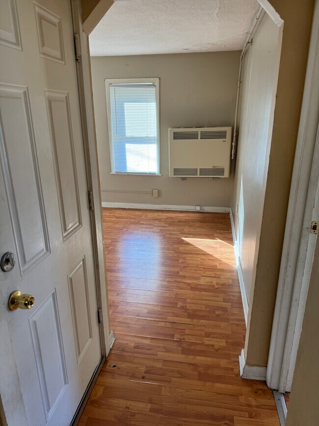 17 7th St Unit 2nd flr, Derby, CT 06418 Apartments in Derby, CT