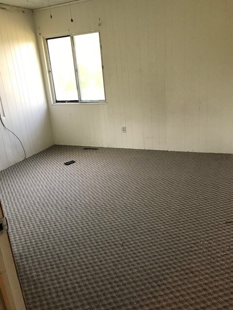 New carpet in upper front bedroom. - 4104 Main St