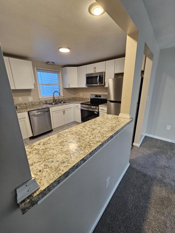 Foto del edificio - 8170 Honeysuckle Dr