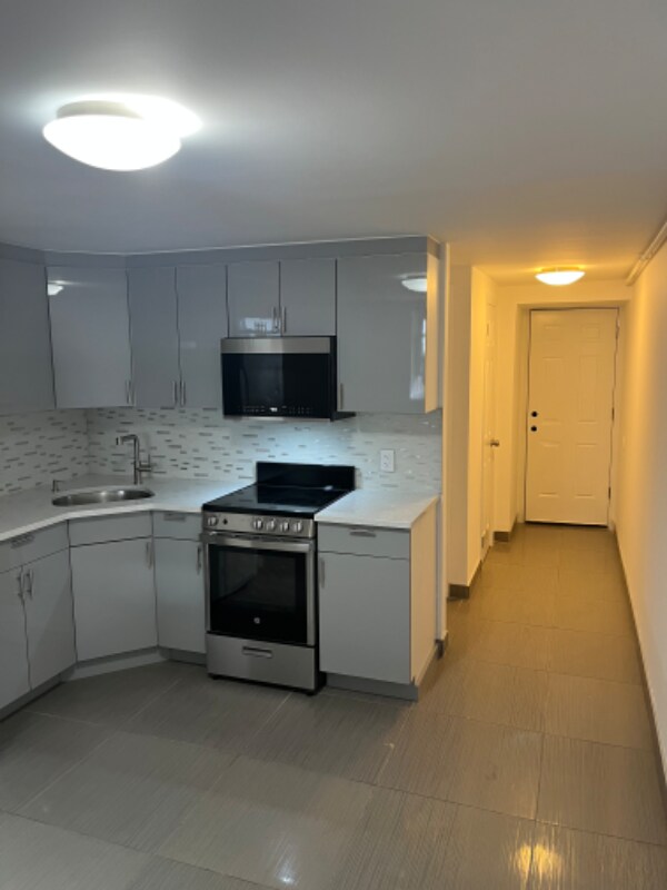 21 Remsen St, Staten Island, NY 10304 Room for Rent in Staten Island