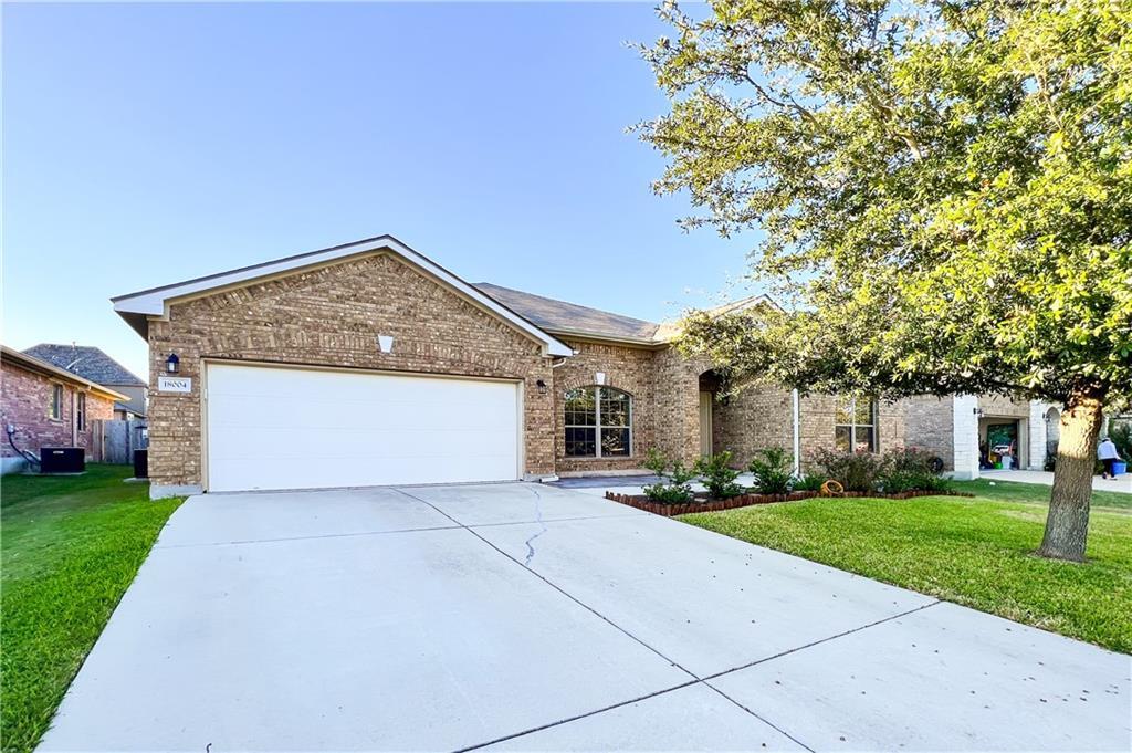 Foto principal - 18004 Calm Harbor Dr