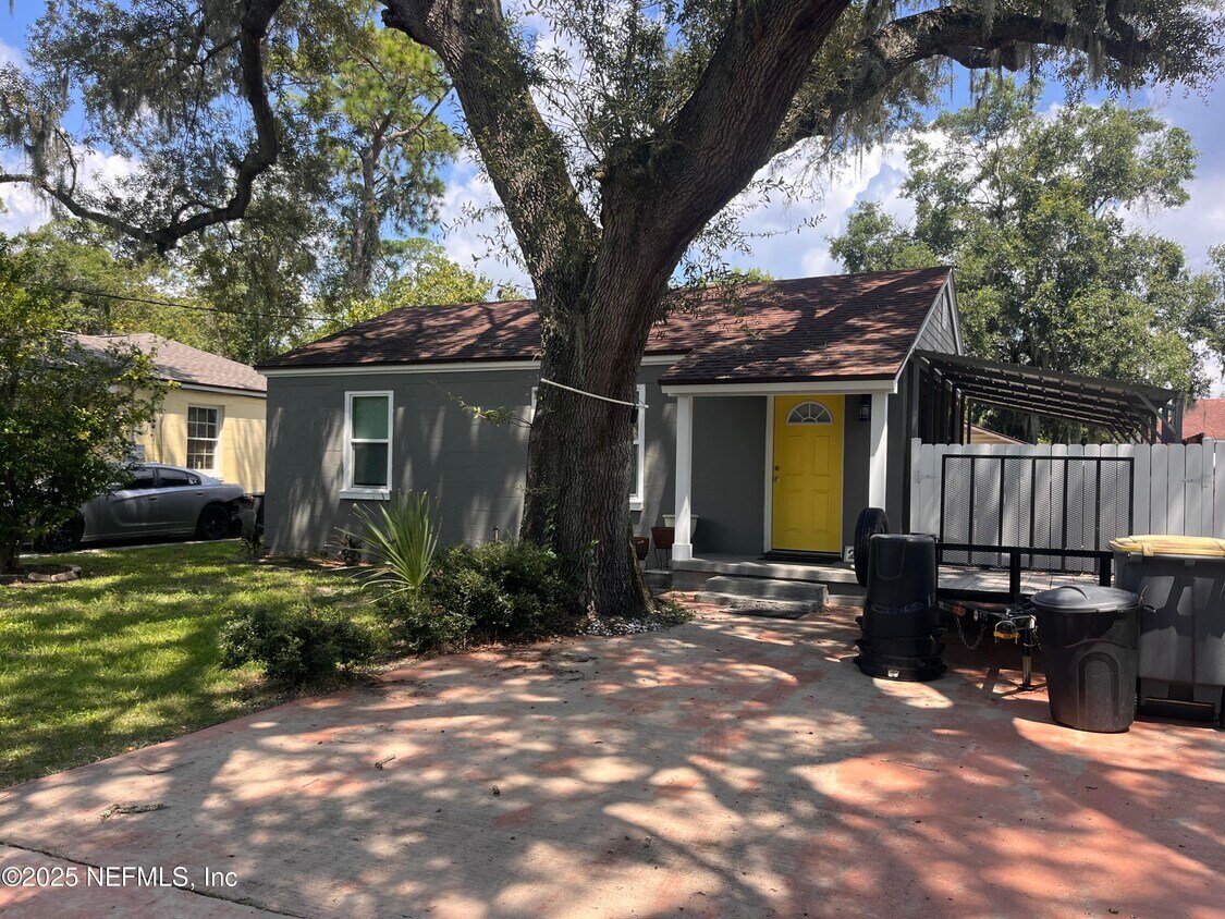 Primary Photo - 2129 Kingswood Rd
