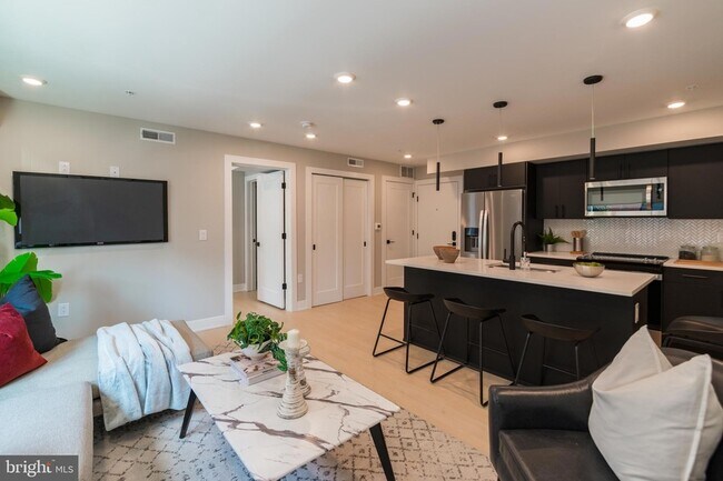Foto del edificio - 6604 Ridge Ave