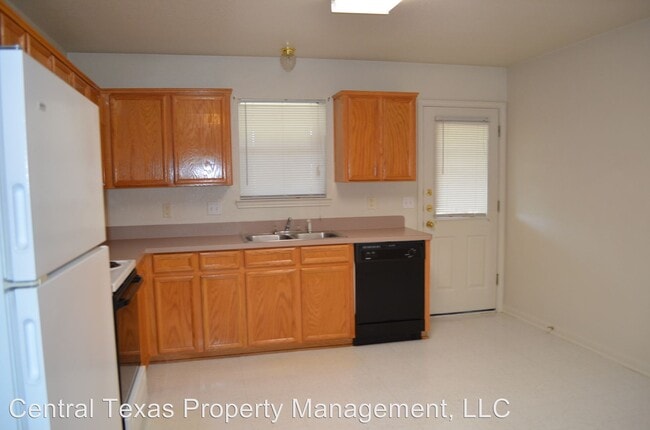 Building Photo - 2102 Wildewood Dr