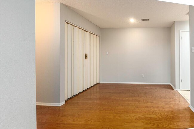 Building Photo - 6903 Deatonhill Dr